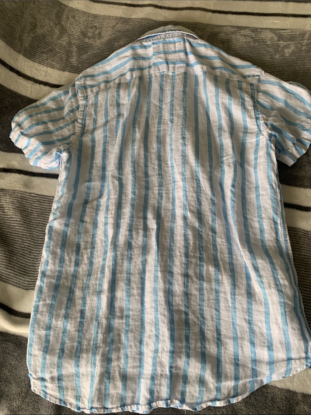 Men's Light Blue & White Striped Short-Sleeve Button-Down Shirt - Picture 4 of 4